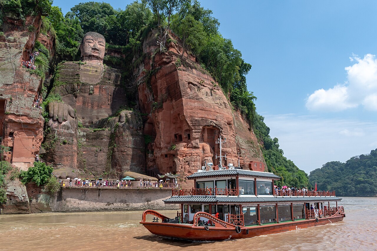 تمثال بوذا العملاق في ليشان (Leshan Giant Buddha)